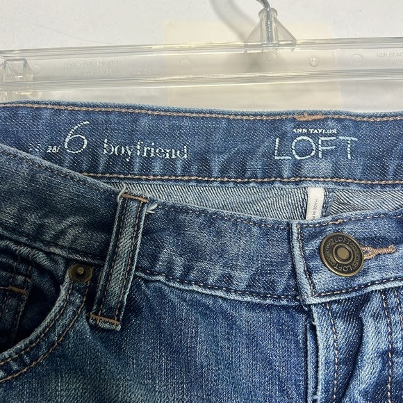 Loft Jean 100% cotton boyfriend jeans size 6 slightly
Distressed button fly - Picture 3 of 6